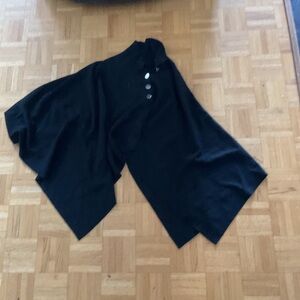 SIMONS Knit Poncho – One Size – Neutral Fall Staple 🖤